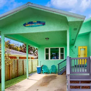 https://sunshine-escape-a.panamacity-beachhotels.com